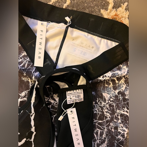 Fit Wear Women’s Matching Workout Outfit Sz Small Bottom/Sz L Top  Black & White - Picture 9 of 12